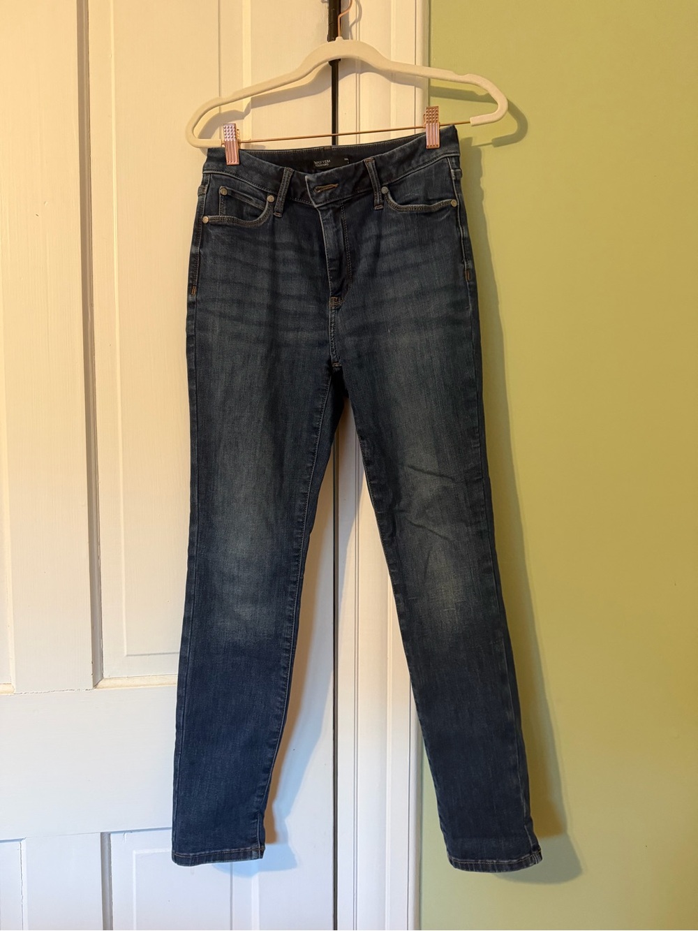 Simply Vera Dark Wash Jeans. - Size 6